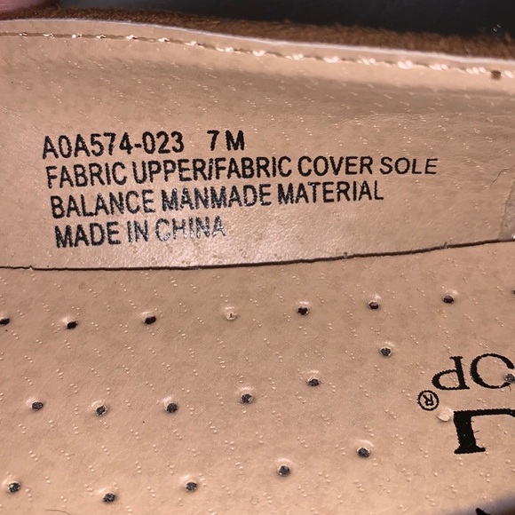 The Tog Shop Cat Loafers in Tan and Silver, size 7 M - Picture 4 of 12